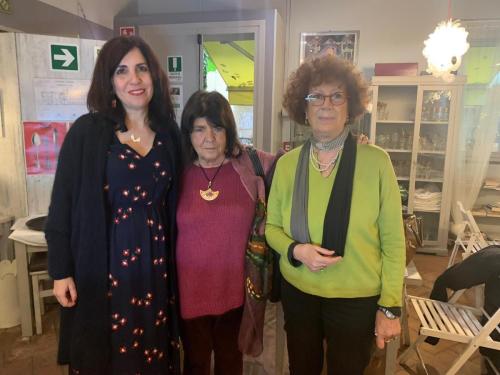 Foto ricordo del convegno su “Maria Occhipinti “ tenutosi a Roma con Maria rosa Cutrufelli e Nadia Terranova